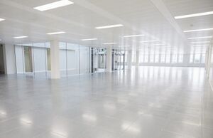 Large-vacant-open-plan-office-space-PEW8KU-05CFB.jpg