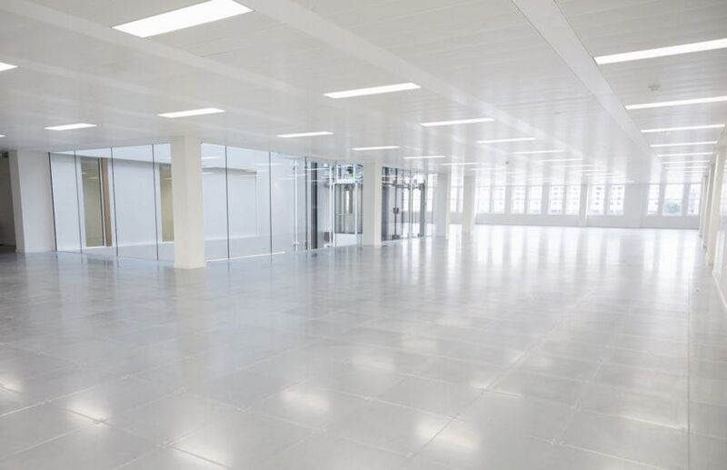 File:Large-vacant-open-plan-office-space-PEW8KU-05CFB.jpg